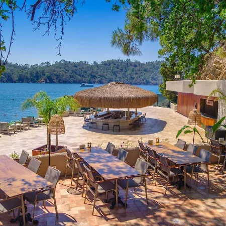 The Bay Club Otel